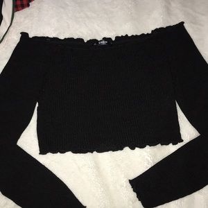 BLACK LONG SLEEVE CROP TOP